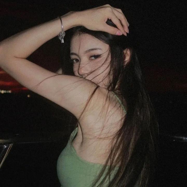 蒙面纱的男子